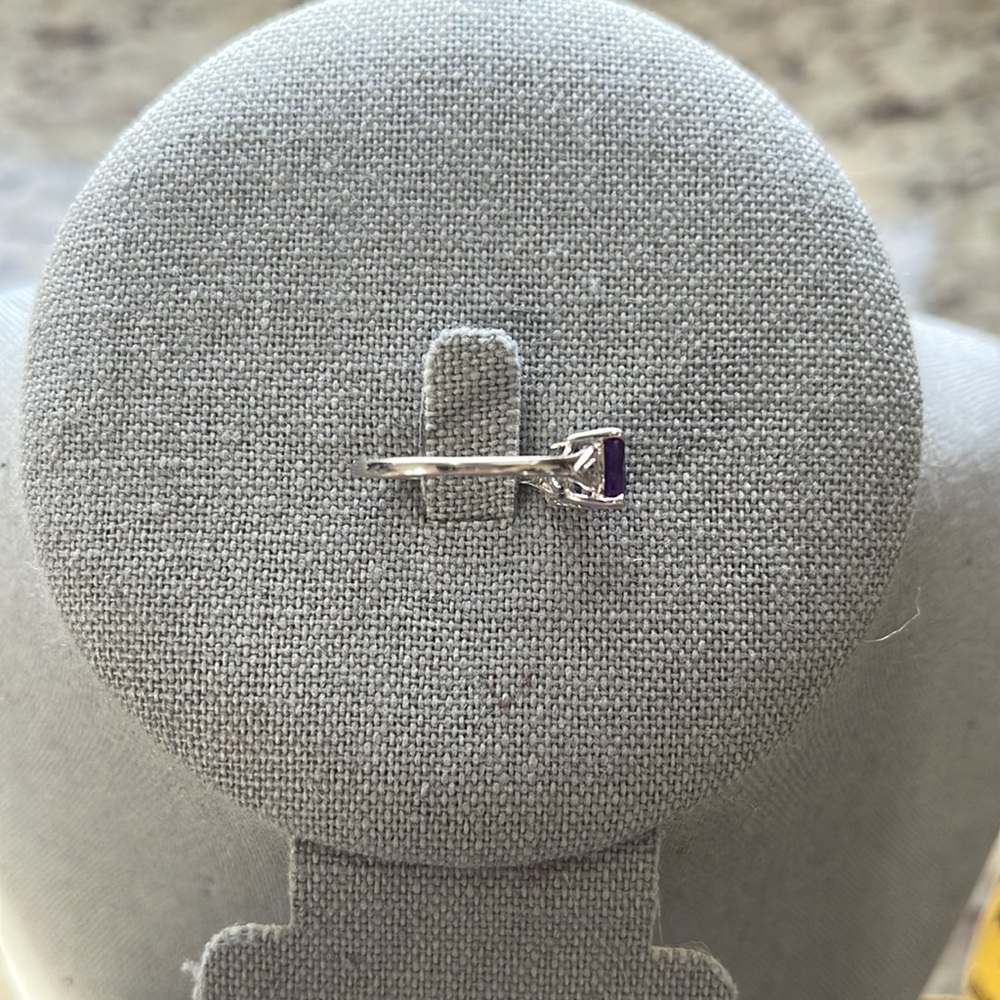3 stone Amethyst ring - Picture 3 of 5